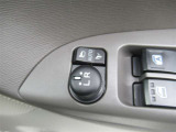 駐車時や狭い道でのすれ違い時に気を使うミラー。電動格納式ドアミラーはそんな時に便利です。