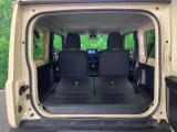 普段のお買い物や通勤、送迎等に十分な荷室スペースを確保しております。セカンドシートを倒すと、大きな荷物の積載も可能です♪