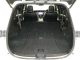 後部座席は6:4分割で可倒式です。広々とした荷室は、趣味の道具もたくさん入りますし、子育てママには、マザーバックやベビーカー、大きな買い物エコバックも入って便利です♪