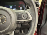 レーダークルーズコントロールを搭載しております。前車との距離をレーダーで測り一定の車間距離とスピードを保つとても便利な機能です。高速道路で楽に安心安全です!