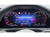 高いレベルの知性を備えたメルセデスの「インテリジェントドライブ」は、ドライバーの疲労を軽減し、安全かつ快適なドライブの一助となります。