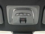 DCM(専用通信機)を使用し、クルマとトヨタスマートセンターが通信で繋がることで、毎日のカーライフをサポートします。なお無償でのご利用期間は限定されています。詳細は販売店スタッフまでおたずねください。