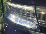 【LEDヘッドライト】悪天候や夜間走行時も良好な視界を確保し安心して運転できる高輝度LEDヘッドライトを装備!点灯速度が早く、消費電力も抑えられています。