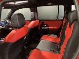 この後席に座る方のための車両です。非常時には、電動対面シートを使用いたします。