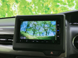 停車中にテレビ映像を視聴でき、休憩時間など車内で過ごすひとときに活用できます。画面には映像と時刻が表示され、停車中の待ち時間を快適に過ごしたい方に便利です。