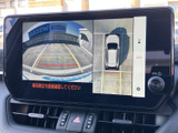 後退時には周囲の状況をクリアに映し出し、安全な後退をサポート。駐車時の不安を軽減し、運転を安心へと導きます。