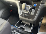 e-powerのシフトレバーはお洒落で使い勝手も良いですよ!
