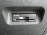 純正ETC2.0付 料金所もスムーズに通れ、割引料金の適用もあります。ビルトインできれいに収まっており、見た目もスマートです。