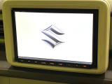 【大画面ナビ】人気の大型8インチナビを装備。存在感のある大画面はインパクト大!ナビ利用時のマップ表示は見やすく、テレビやDVDは臨場感がアップ!いつものドライブがグッと楽しくなります♪
