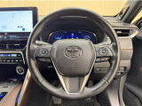 ステアリングスイッチ搭載!手を離さずに手元のスイッチでさまざまな操作が可能。運転中、視線をそらさなくても操作ができて安全です!