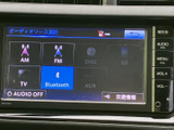 AM/FMラジオはもちろん、CDやSDカード、Bluetooth接続にも対応。お好みの音楽を車内で楽しめます。多様な音源に対応し、ドライブを彩ります。