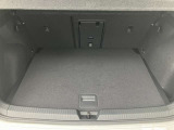 スクエア基調のラゲッジルームはデッドスペースを極力排除。少しでも多くの荷物が載せられるよう設計されています。