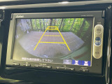 【バックカメラ】駐車時に後方がリアルタイム映像で確認できます。大型商業施設や立体駐車場での駐車時や、夜間のバック時に大活躍!運転スキルに関わらず、今や必須となった装備のひとつです!