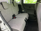 ゆったりとしたスペースを確保した後部座席。長距離移動でも快適に過ごせます。家族や友人と一緒に、楽しいカーライフを送りましょう。