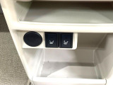 【シートヒーター】寒い日に重宝するシートヒーターを後席にも装備!エアコンより早く温まってくれるので寒がりの人も安心ですね♪エアコンの温風は乾燥するから苦手、という方にもをおすすめです。