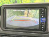 【バックカメラ】駐車時に後方がリアルタイム映像で確認できます。大型商業施設や立体駐車場での駐車時や、夜間のバック時に大活躍!運転スキルに関わらず、今や必須となった装備のひとつです!