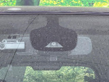 【インテリジェントエマージェンシーブレーキ】フロントカメラで前方の車両や歩行者を検知。衝突しそうな時は衝突被害軽減ブレーキが作動、衝突回避をサポート。より安全にドライブをお楽しみいただけます。