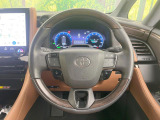 インテリアに合わせたデザインのステアリングは、運転される方のことも考え、運転しやすい形状、大きさです。是非一度、実際に触ってお確かめください。