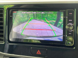 【バックカメラ】駐車時に後方がリアルタイム映像で確認できます。大型商業施設や立体駐車場での駐車時や、夜間のバック時に大活躍!運転スキルに関わらず、今や必須となった装備のひとつです!