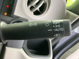 操作しやすい位置に配置されたウインカーレバー。スムーズな操作で、安全な車線変更をサポートします。