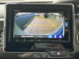 狭い場所での駐車も安心。後方の状況を画面で確認できるので、安全に駐車操作が行えます。運転に自信がない方にもおすすめです。