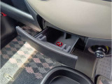 納車前整備は提携工場にて行い、納車時整備記録簿を発行いたします。基本交換消耗品については整備欄をご参照ください。