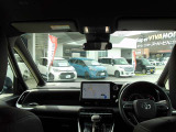 見通しのよいすっきりとした視界で、運転のしやすさは疲れにくさにも繋がりますよ♪