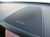 【harman/kardon】高音質なサウンドを楽しめるオーディオシステムを搭載し、車内を上質な音響空間へと演出します。