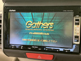使いやすい操作感で、快適なドライブをサポート。長距離移動も、目的地までの道順を気にせず楽しめます。詳しい機能はぜひ店頭で。
