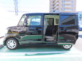 両側電動スライドドア狭い駐車場でも安心して乗り降りが出来ます。