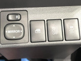 【アイドリングストップ】赤信号や渋滞で停車した際にエンジンを停止し、無駄な燃料の消費を抑えます。燃費向上や環境保護につなげる機能♪エンジンはブレーキを離せば再始動します。