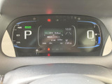 視認性の高いメーターパネルは、走行状況を的確に把握できます。運転に必要な情報を一目で確認できるデザインです。