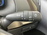 操作しやすい位置に配置されたウインカーレバー。スムーズな操作で安全な車線変更をサポートします。