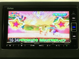 停車中に楽しめるTV機能。休憩時間や待ち時間に、ニュースや番組をチェックできます。後部座席の方にも喜ばれる機能です。