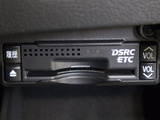 ★ETC(DSRC)が装備されています!!社外品とは違い収まりの良いデザインが人気!高速道路を利用する際は必需品ですよね!!ストレス無く料金所を通過出来ます!!