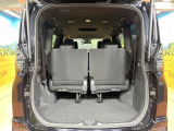 普段のお買い物や通勤、送迎等に十分な荷室スペースを確保しております。セカンドシートを倒すと、大きな荷物の積載も可能です♪