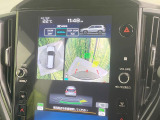 【マルチテレインモニター】車のフロントやサイドのカメラ画像を同時にモニター表示することで、悪路や狭い道を走行時でも周囲の状況確認ができ安心!本格SUVにうれしい装備です♪