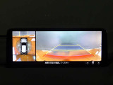 【360&deg;ビュー・モニター】前後左右4つのカメラ映像をさまざまな走行状況に応じて切り替えてセンターディスプレイに表示することで、駐車時や狭い道でのすれ違い時、見通しの悪い交差点進入時でも安心感を高めます。