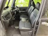 シンプルで機能的なデザインの室内です。操作しやすい配置で、運転に集中できます。快適な運転環境を提供します。