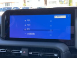 多様なソースに対応し、車内を豊かな音響空間に変えます。お好みの音楽を楽しみながら、快適なドライブを。長時間の移動も快適に過ごせます。