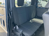 ゆったりと座れる後席空間。長距離移動でも快適に過ごせます。家族や友人と、楽しいカーライフを満喫できるでしょう。