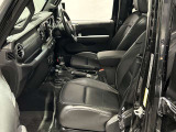 当社で展示する認定中古車は仕入れ車両が多岐にわたります。その理由は「本当に厳選した車両だけを取り扱う」というこだわりから。余計なものは何もない。1台1台が自信をもってご案内できる厳選車両です。