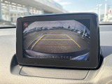 駐車時の安全性を高めるバックモニター。狭い場所でもスムーズな駐車をサポートし、ドライバーを安心させます。