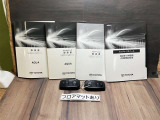 各種取扱説明書とメンテナンスノートとスマートキーが付いています。