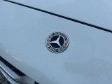認定中古車はお車の経過年数や走行距離により1年もしくは2年間保証を付帯しております。「認定中古車保証」はメーカー保証です。全国のメルセデス正規販売店で保証を受けることができます。