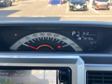 視認性の高いメーターで、走行情報を確認しやすいです。運転に必要な情報を的確に把握でき、安全運転に貢献します。落ち着いたデザインも魅力です。