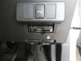 ETC車載器付きです。高速道路の料金所もスムーズに通過できます。※セットアップ費用は別途必要です。
