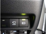 オートマチックハイビームとは、先行車や対向車のライトを認識し、ハイビームとロービームを自動で切り替える機能です。夜道の視界を確保します。詳細は販売店スタッフまでおたずねください。