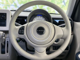 手に馴染むステアリングは、運転の楽しさを高めます。操作性も良く、快適なドライビングをサポート。気持ちよく運転できますね。