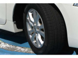 タイヤサイズは215/60R16です。